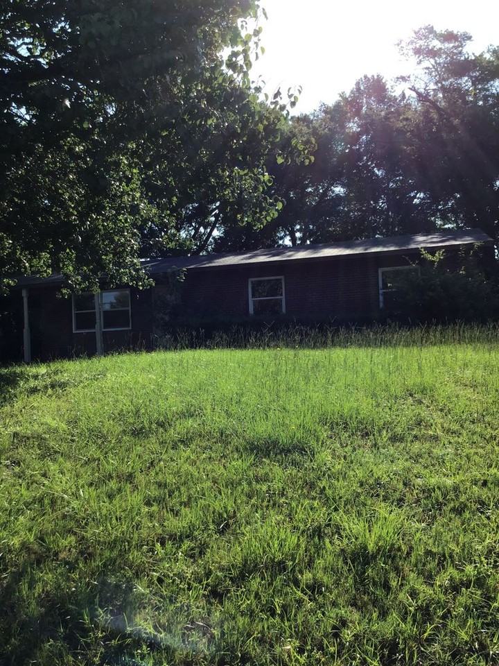 1040 Amber Dr - Photo 2 of 16