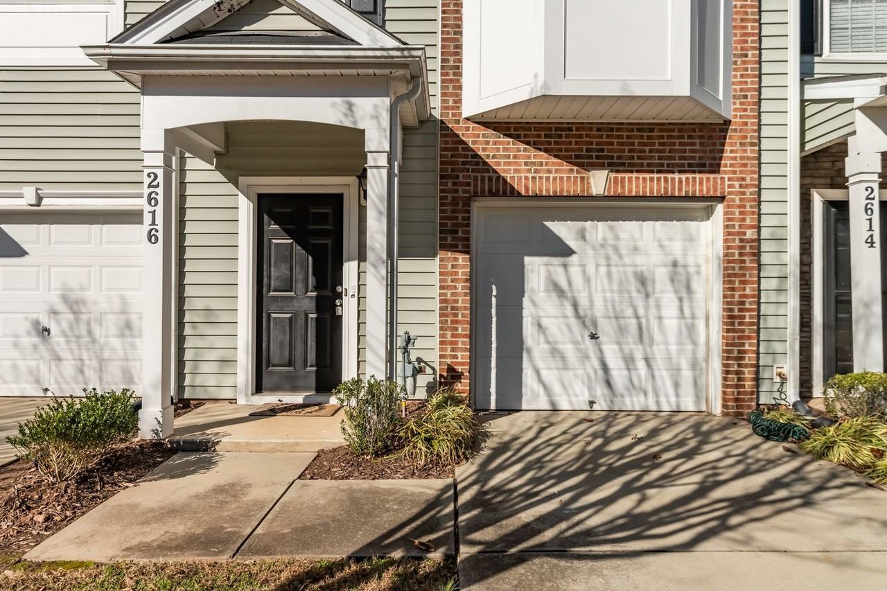 2616 Wyntercrest Ln - Photo 2 of 28