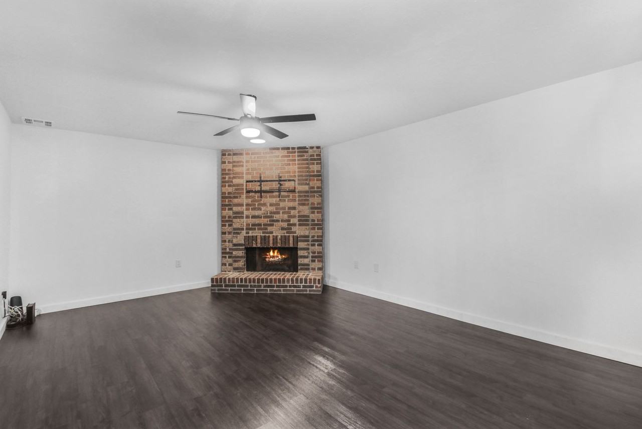 401 Terrace Ct - Photo 4 of 22