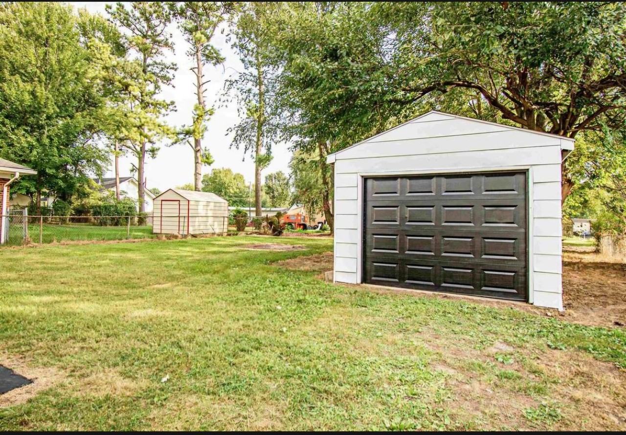 2514 Cravens Ave - Photo 2 of 14