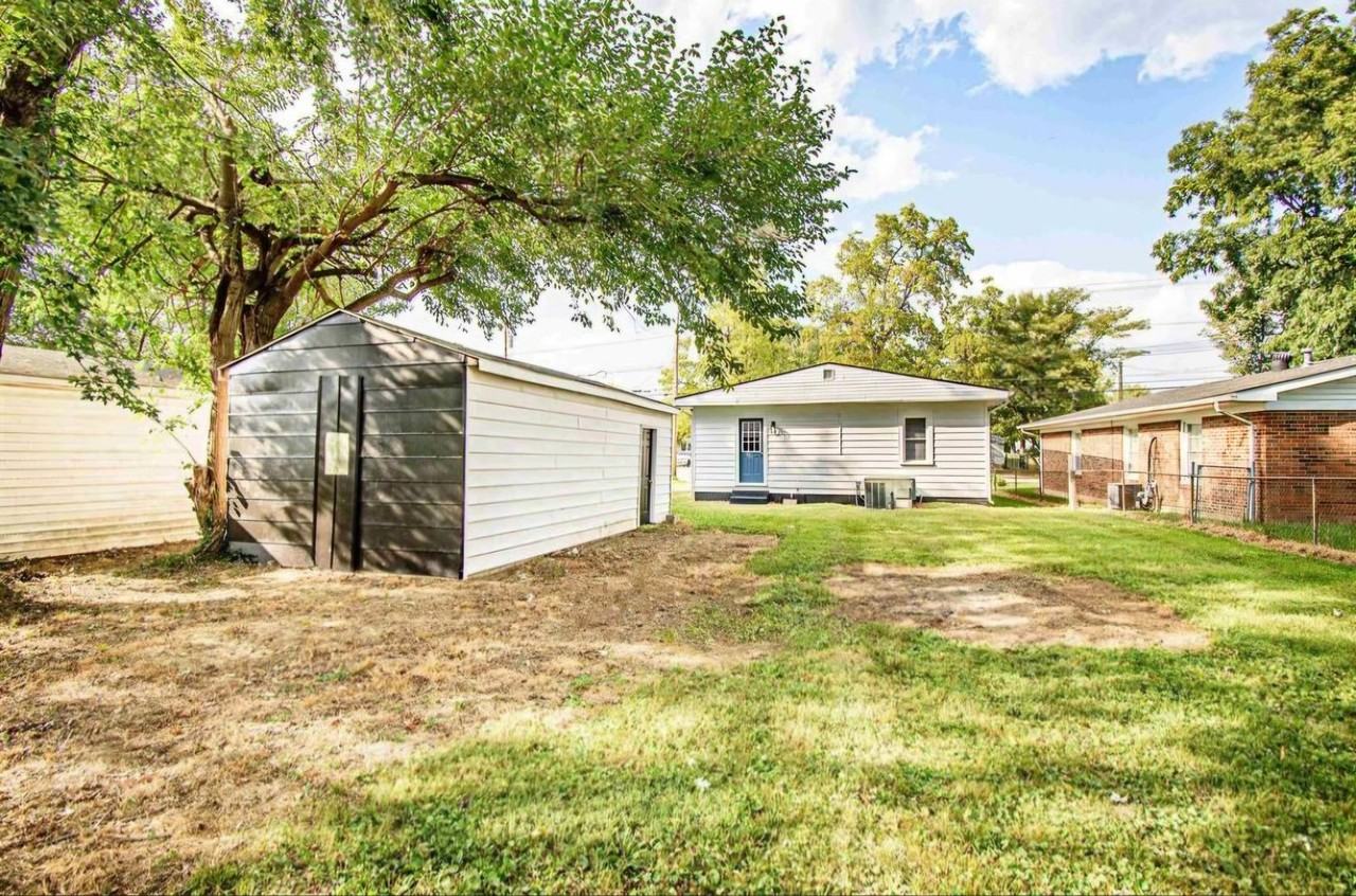 2514 Cravens Ave - Photo 3 of 14