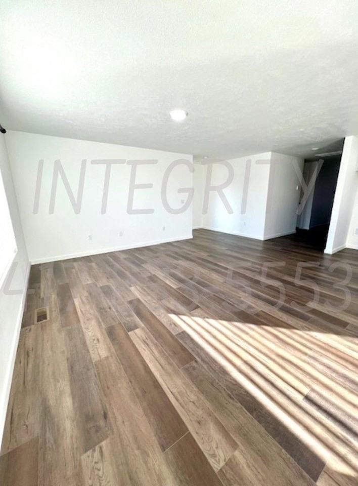 800 Hoffman Hills Blvd - Photo 3 of 17