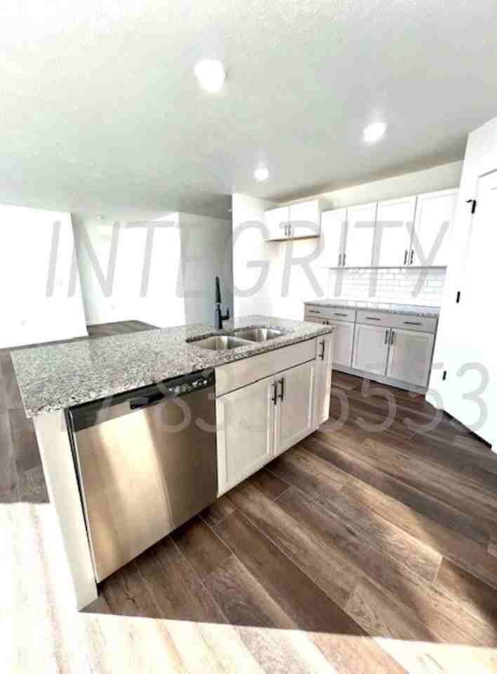 800 Hoffman Hills Blvd - Photo 7 of 17