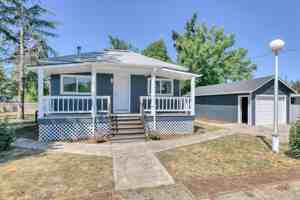 featured image of 103 N Oak St