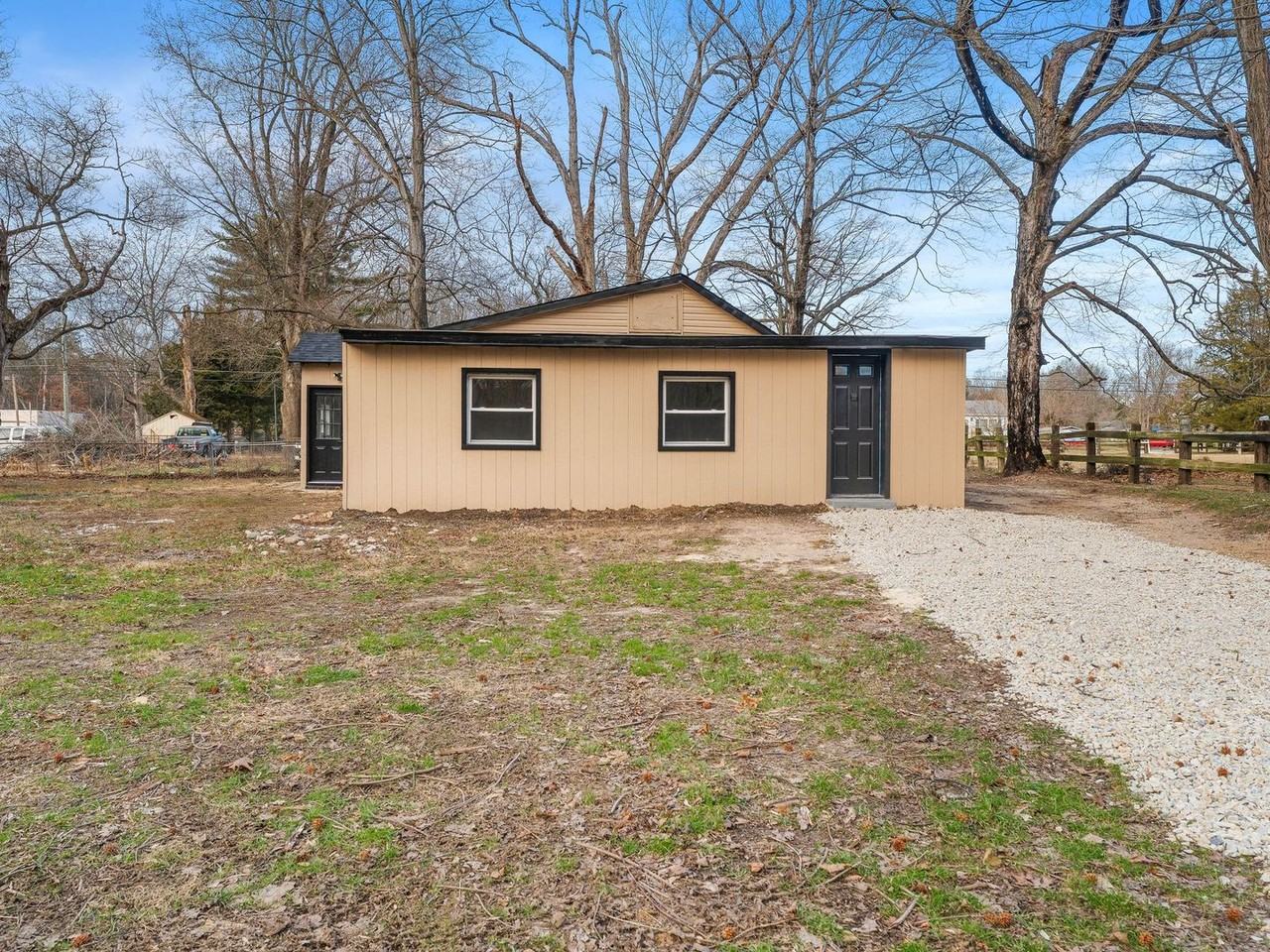 267 E Forest Grove Rd - Photo 3 of 25