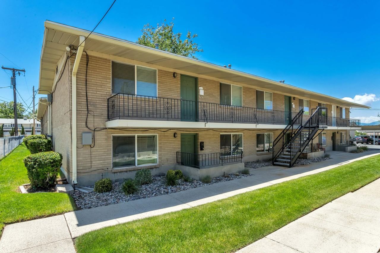 Delmar Gardens - Photo 2 of 4