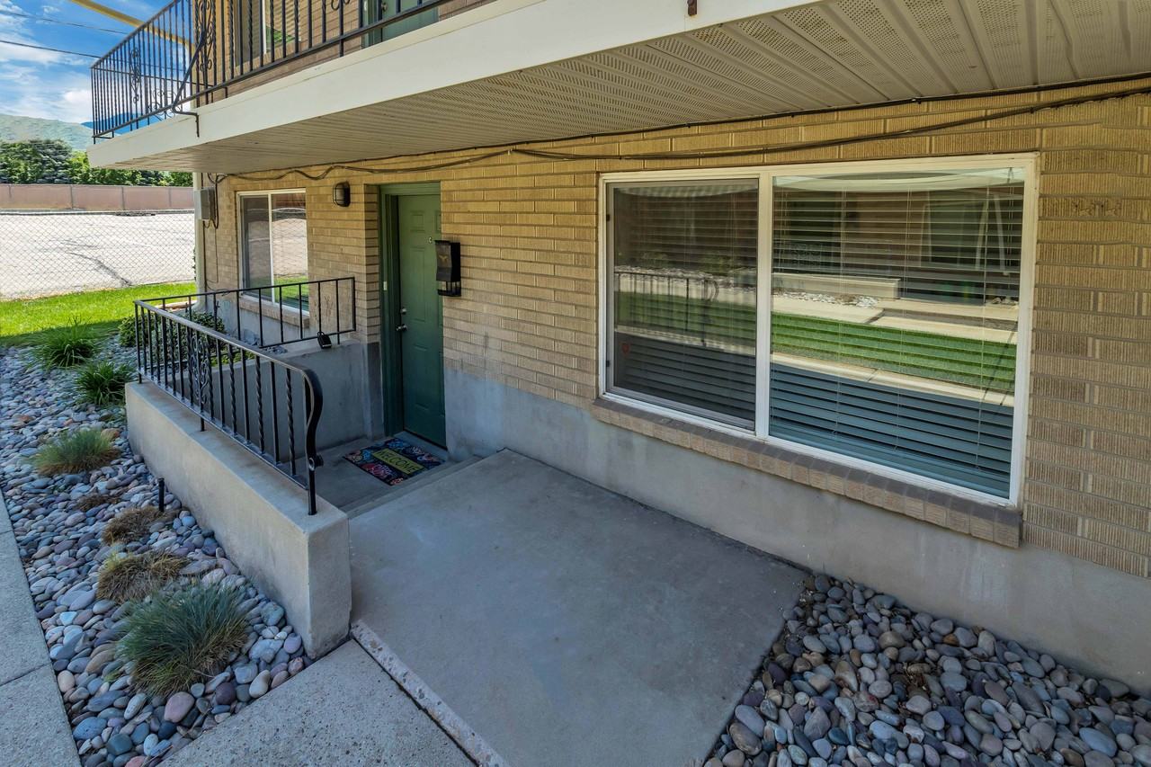 Delmar Gardens - Photo 4 of 4