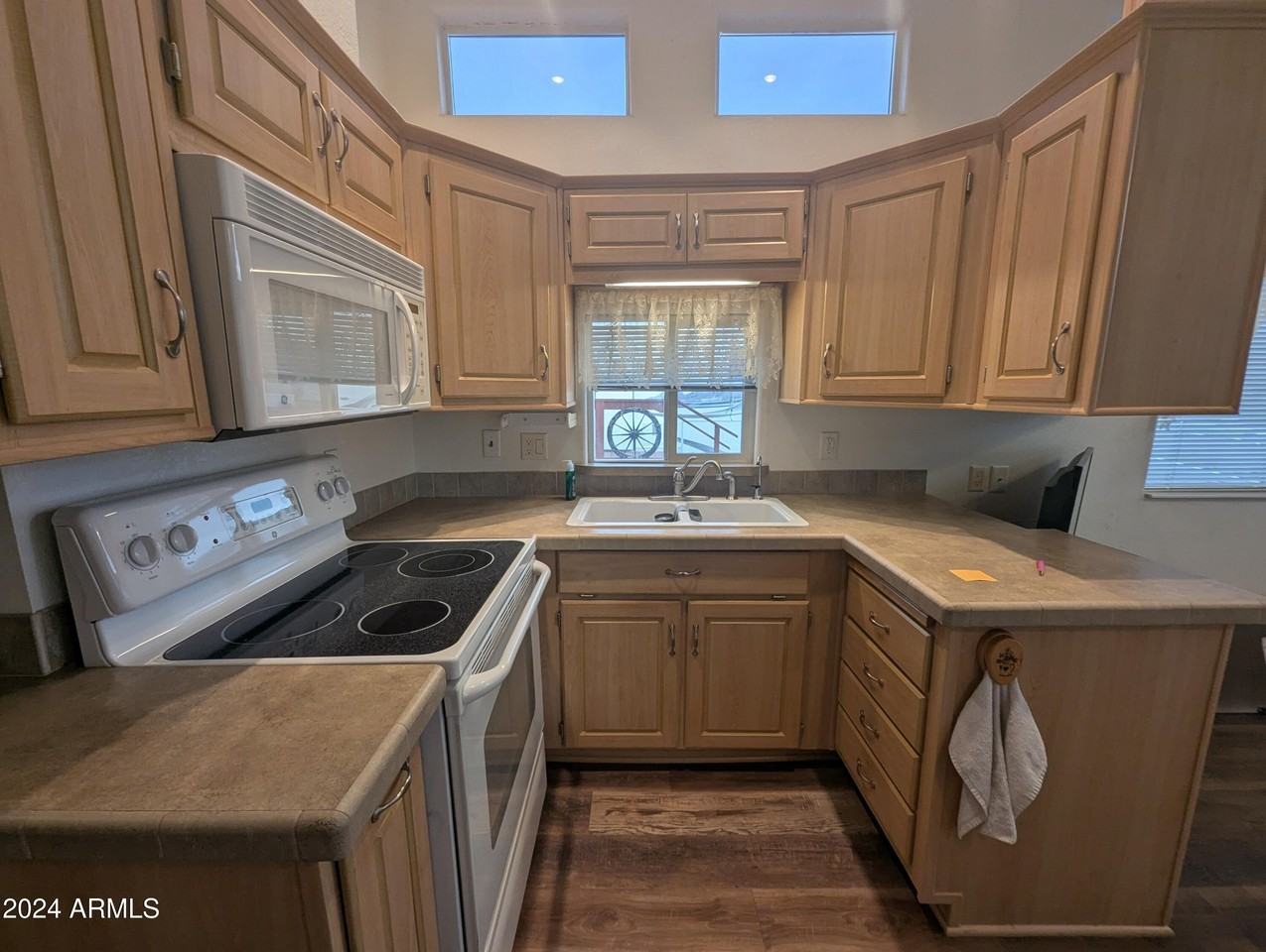 412 E Fiesta Del Sol - Photo 2 of 13