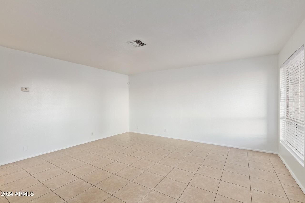 511 W Blackhawk Dr Unit 4 #4 - Photo 6 of 32