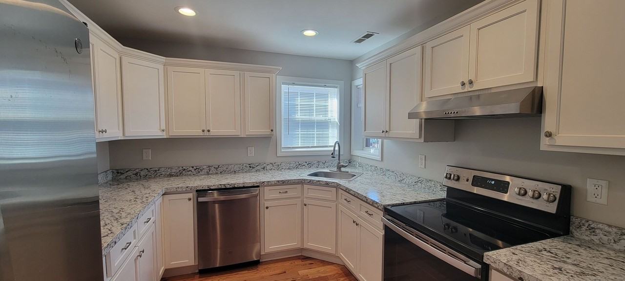 537 Winchester Ave - Photo 7 of 17