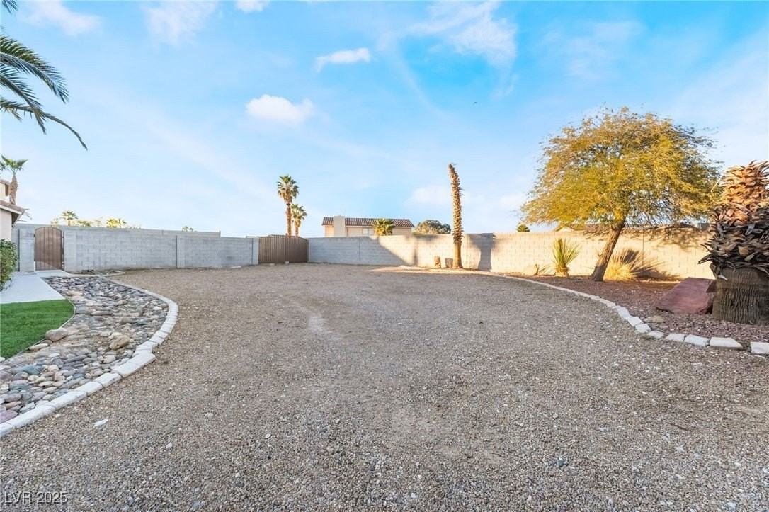 4640 Gracemont Ave - Photo 6 of 40