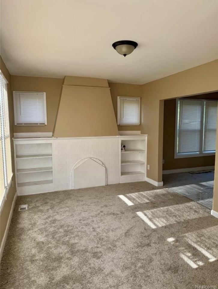 18488 Fairport St - Photo 5 of 18