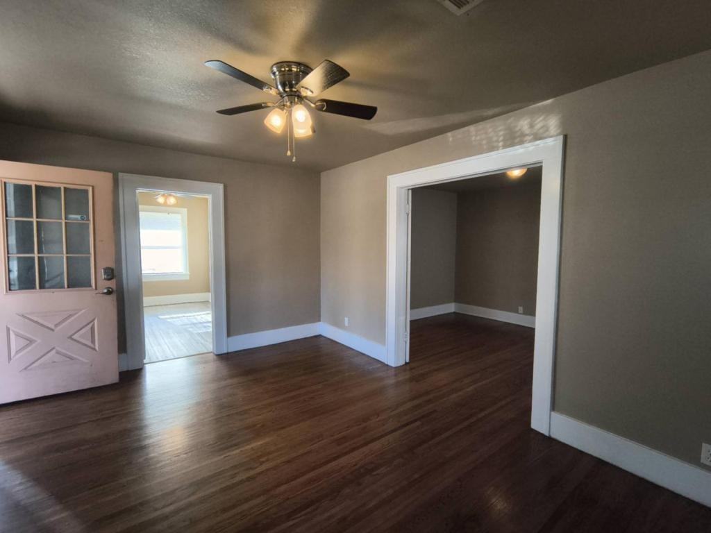 814 S Saint Louis Ave - Photo 3 of 18