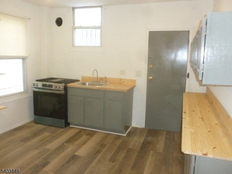 523 Franklin St - Photo 2 of 21