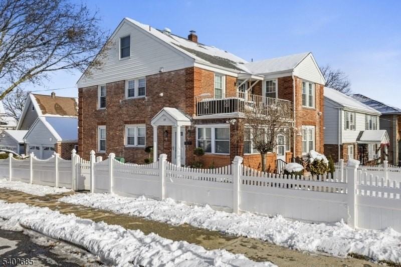 48 Hobart Pl Apt 2 #2 - Photo 2 of 24