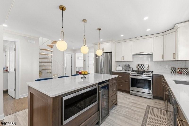 48 Hobart Pl Apt 2 #2 - Photo 3 of 24