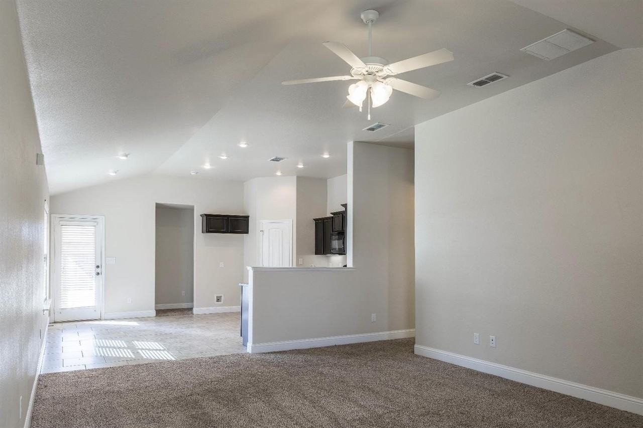 11208 Clinton Ave - Photo 3 of 17