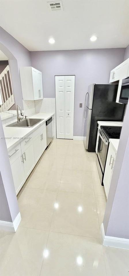 1005 Ne 42nd Pl - Photo 6 of 20