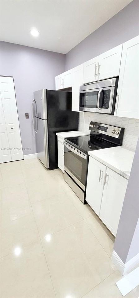 1005 Ne 42nd Pl - Photo 7 of 20