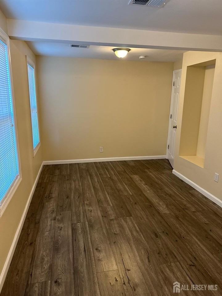 9 Christopher St - Photo 7 of 13