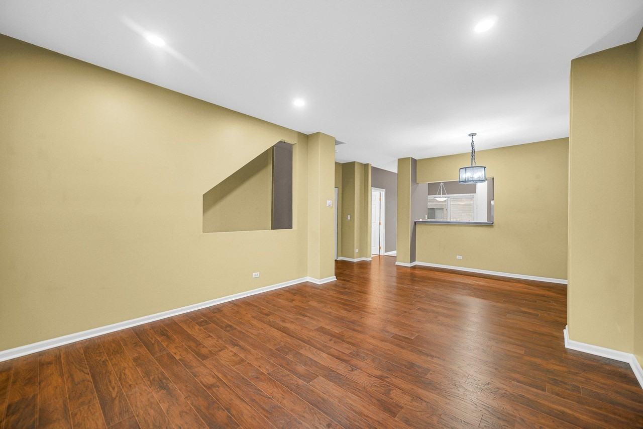 3473 Ravinia Cir - Photo 5 of 26