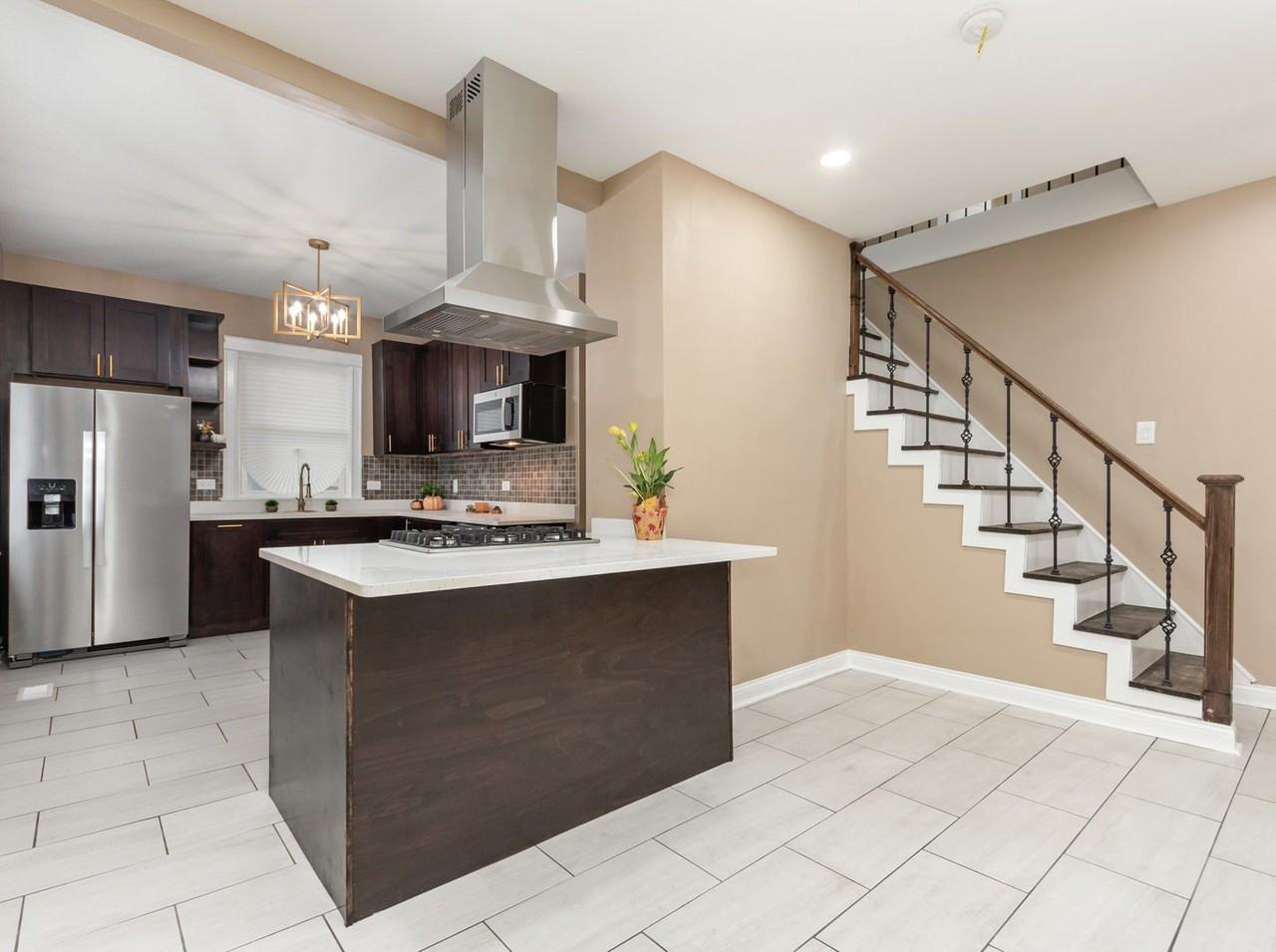 7634 S May St - Photo 3 of 11