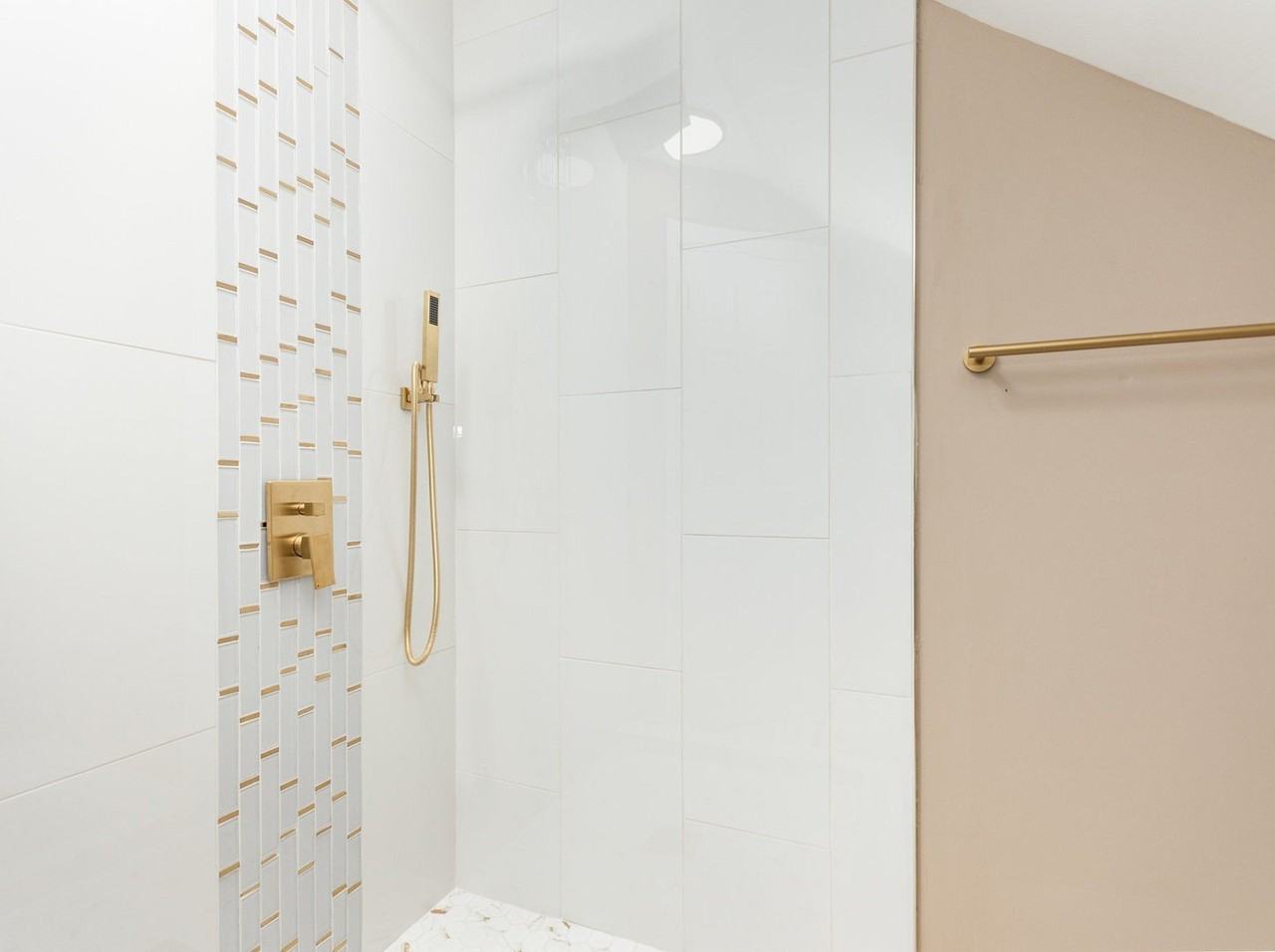 7634 S May St - Photo 7 of 11