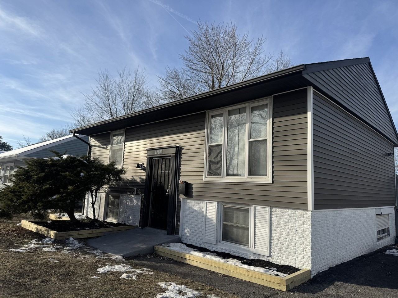 22220 Brookwood Dr - Photo 2 of 15