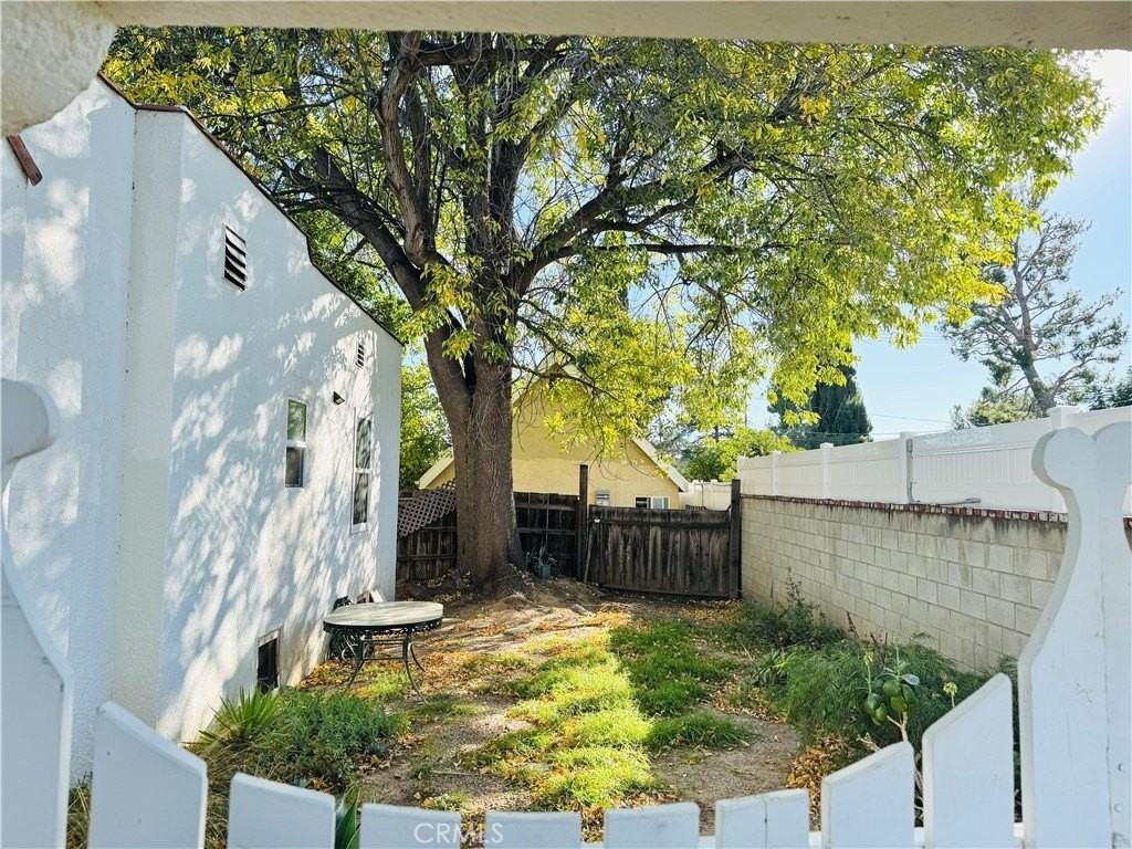 17804 San Fernando Mission Blvd - Photo 4 of 14