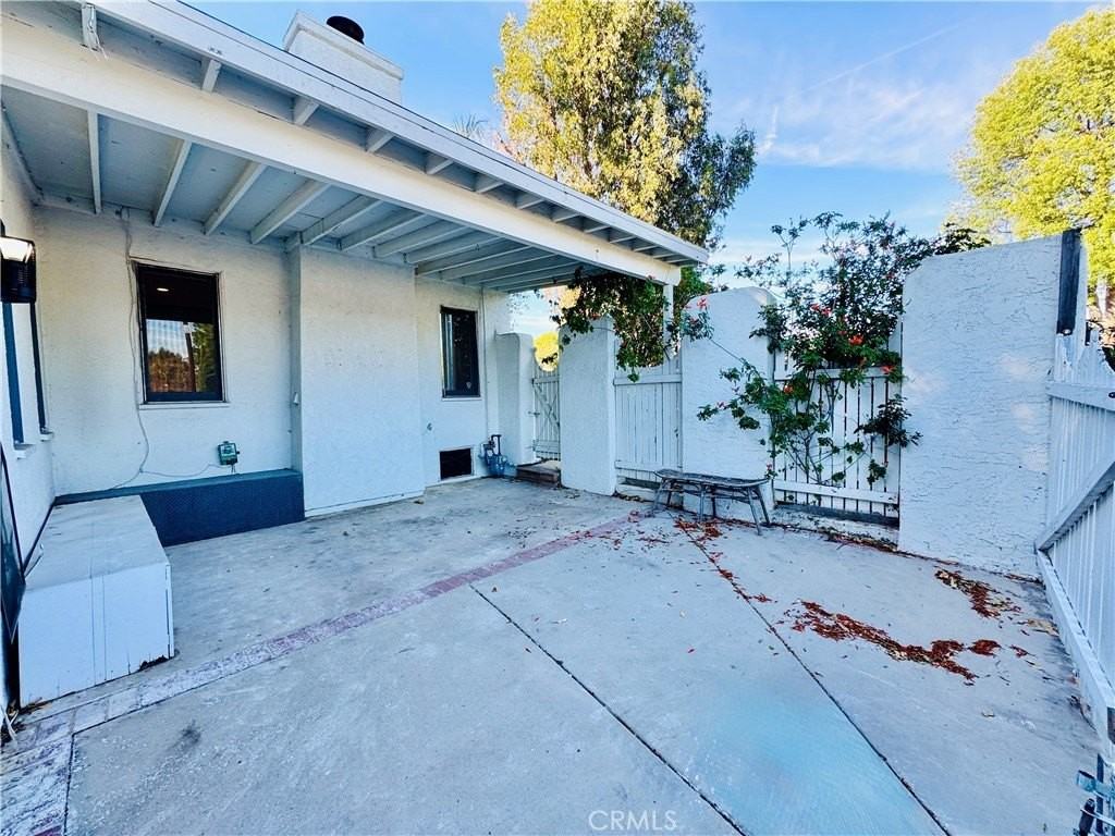 17804 San Fernando Mission Blvd - Photo 5 of 14