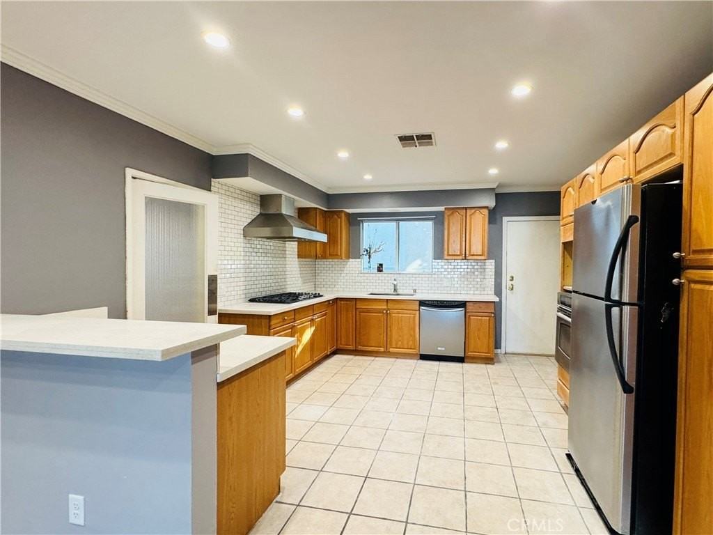 17804 San Fernando Mission Blvd - Photo 6 of 14