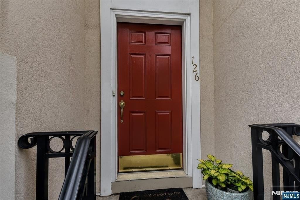 126 Blue Heron Dr - Photo 2 of 33