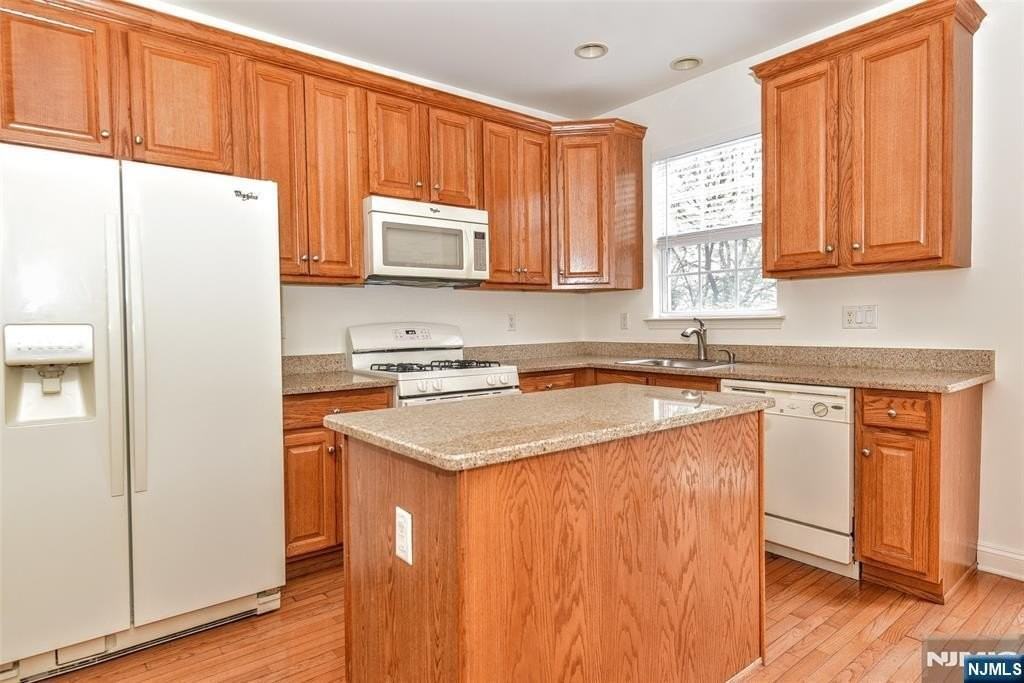 126 Blue Heron Dr - Photo 7 of 33