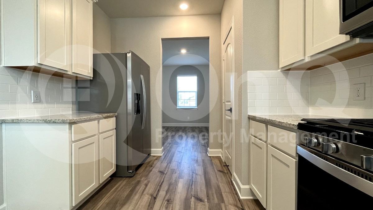 1913 Mckee Ct - Photo 5 of 30