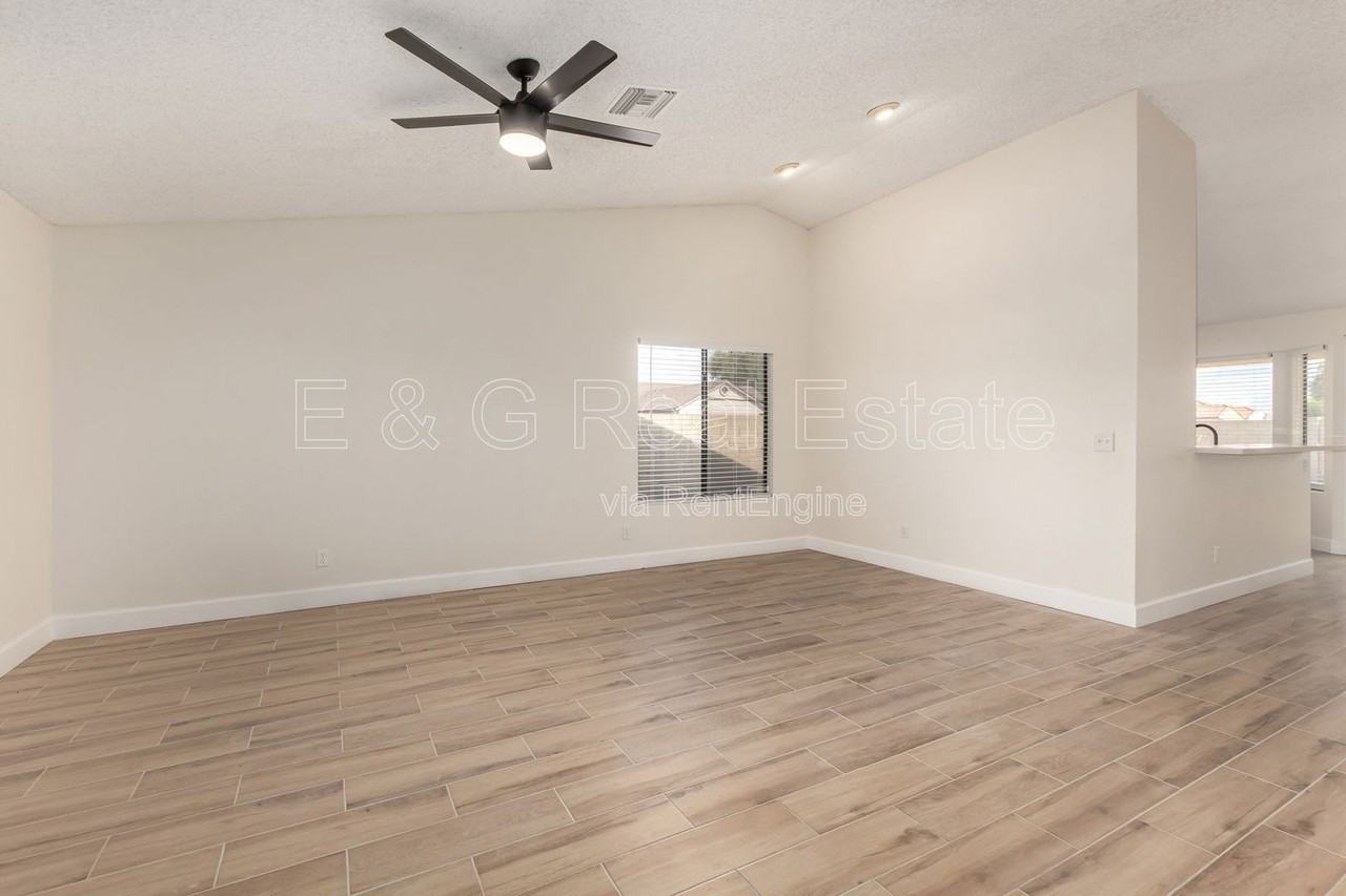 2537 N 87th Dr - Photo 3 of 30