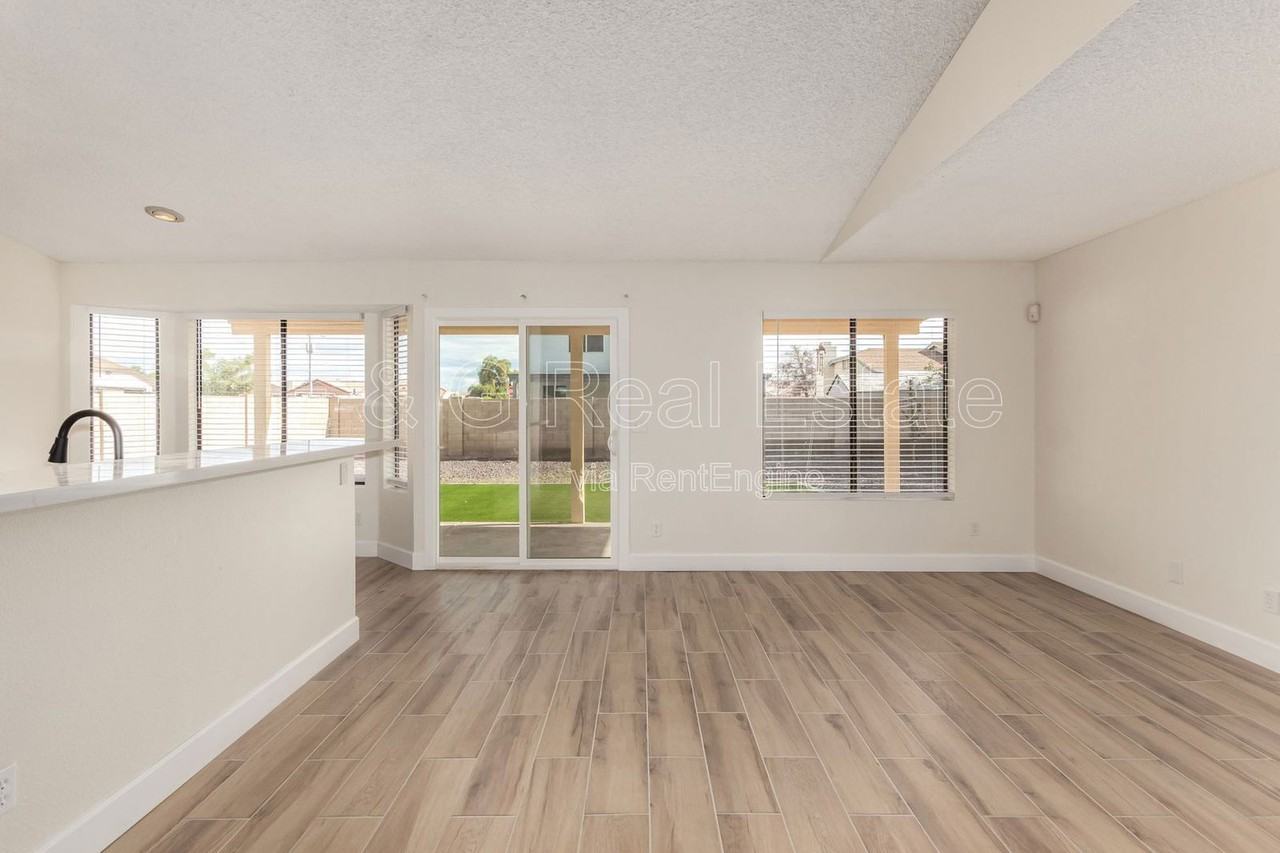 2537 N 87th Dr - Photo 6 of 30