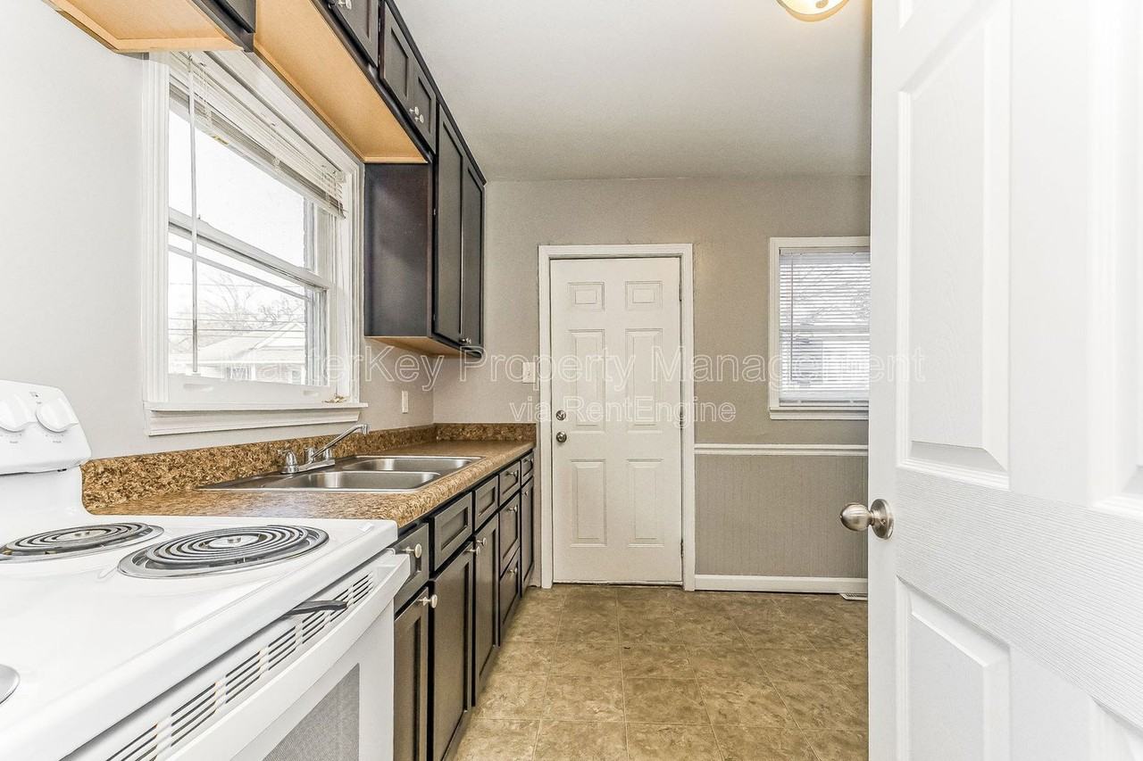 208 E Geer St #A - Photo 5 of 26