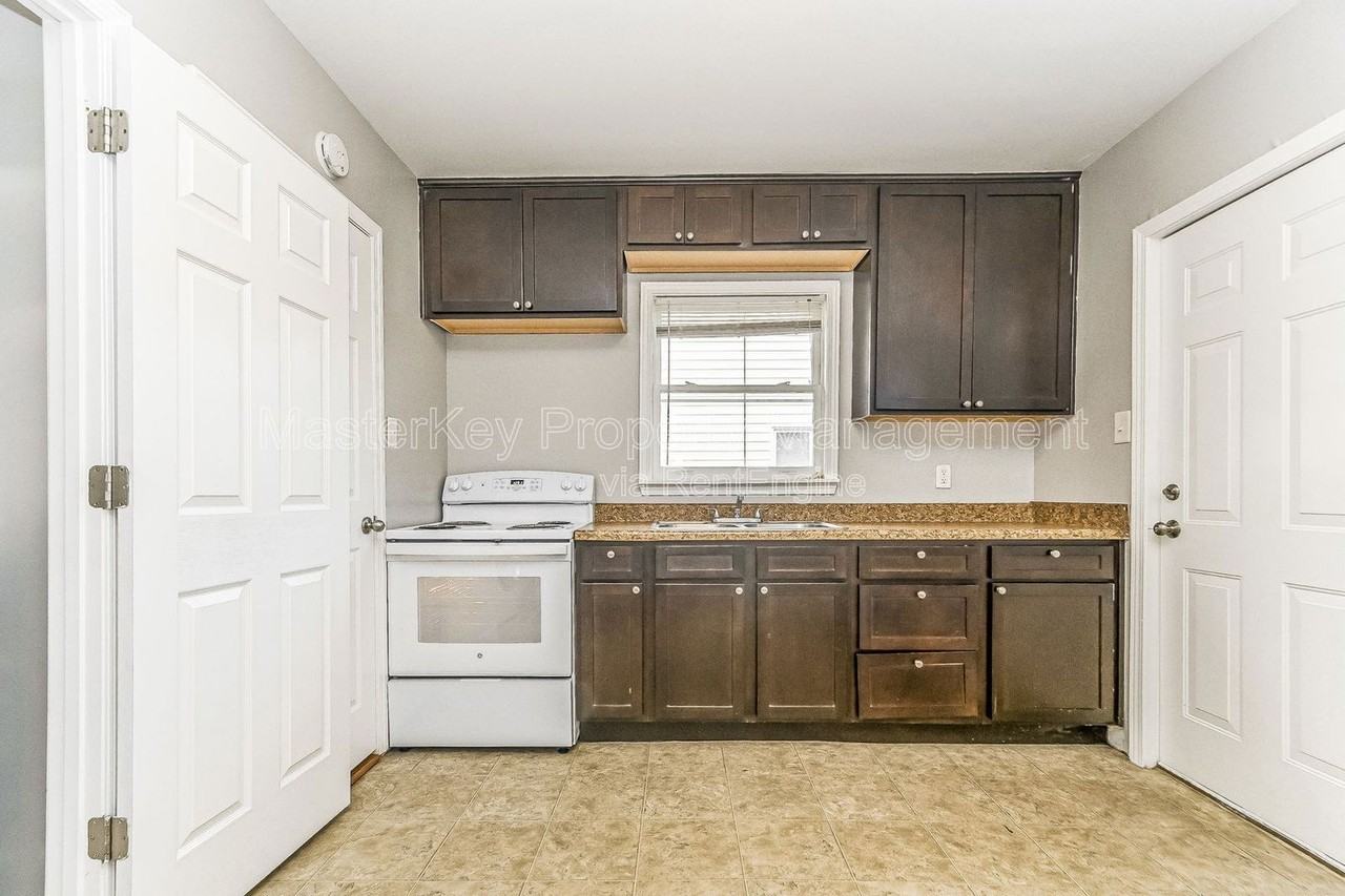 208 E Geer St #A - Photo 4 of 26