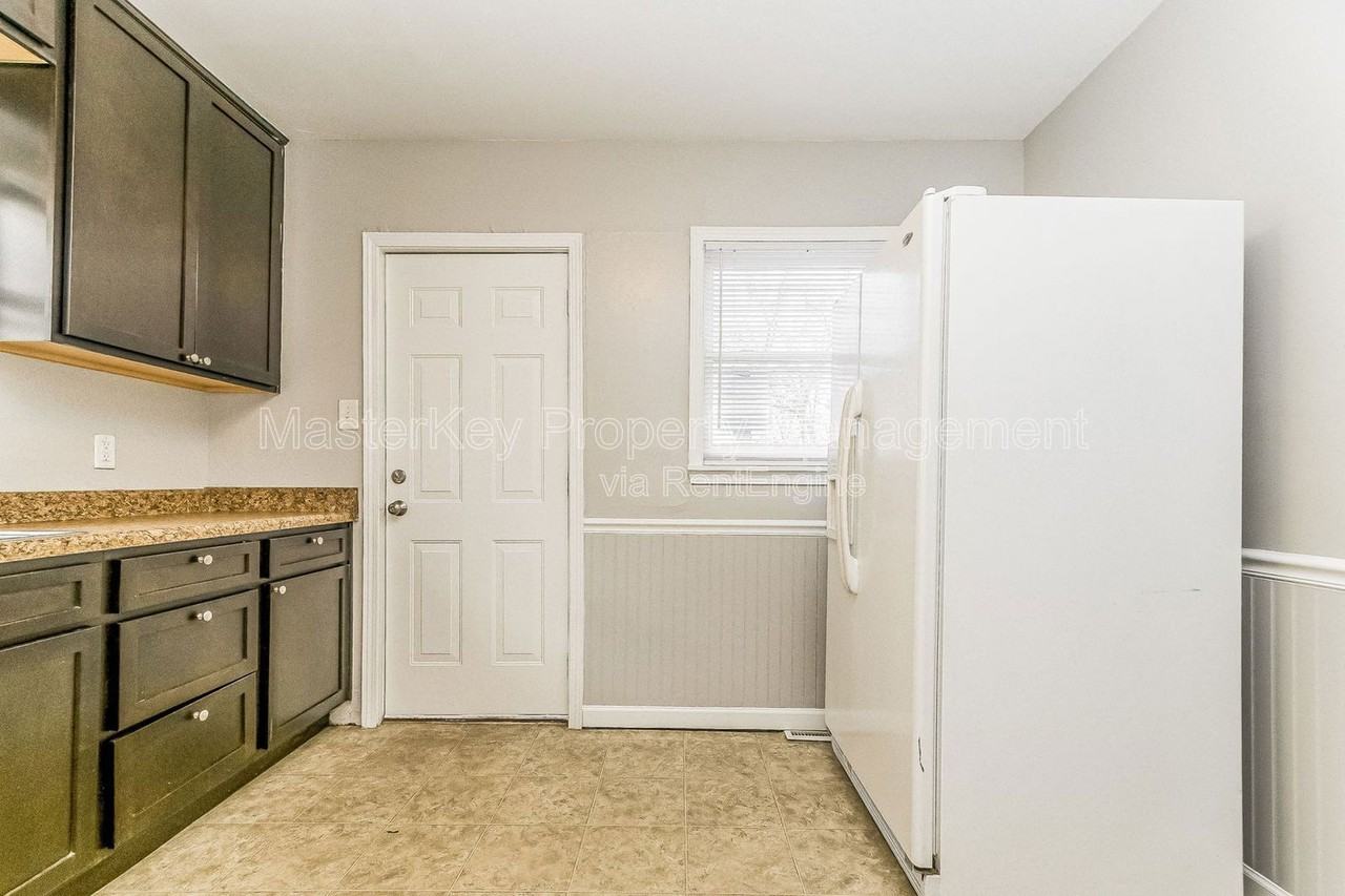 208 E Geer St #A - Photo 7 of 26