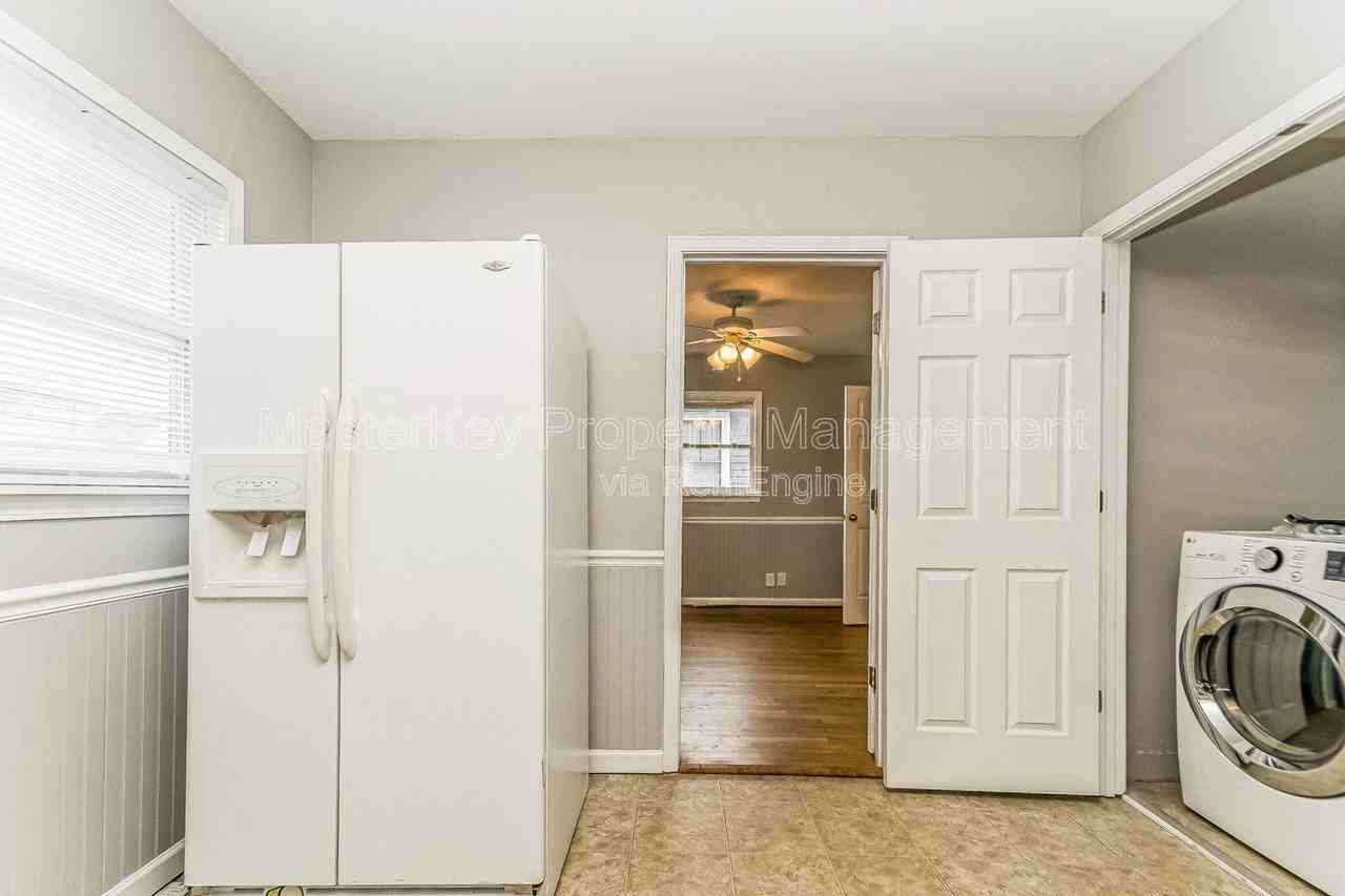 208 E Geer St #A - Photo 6 of 26