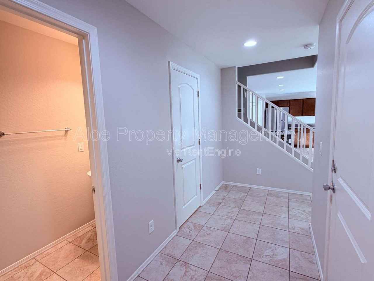 5113 E Greenway St - Photo 4 of 30