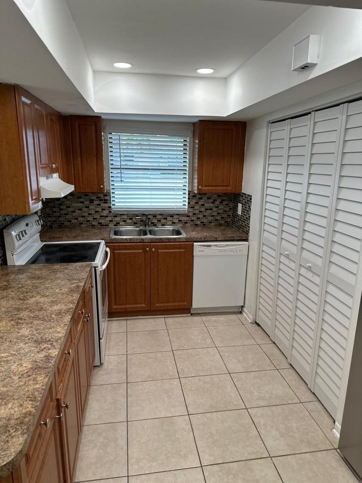 1253 White Pine Dr #1257 - Photo 2 of 16