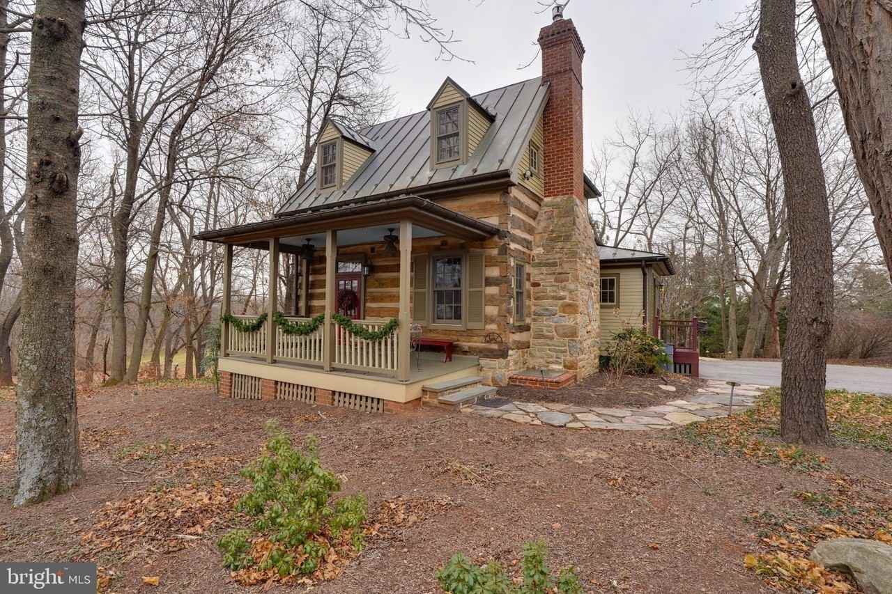 13237 Creagerstown Rd - Photo 2 of 22