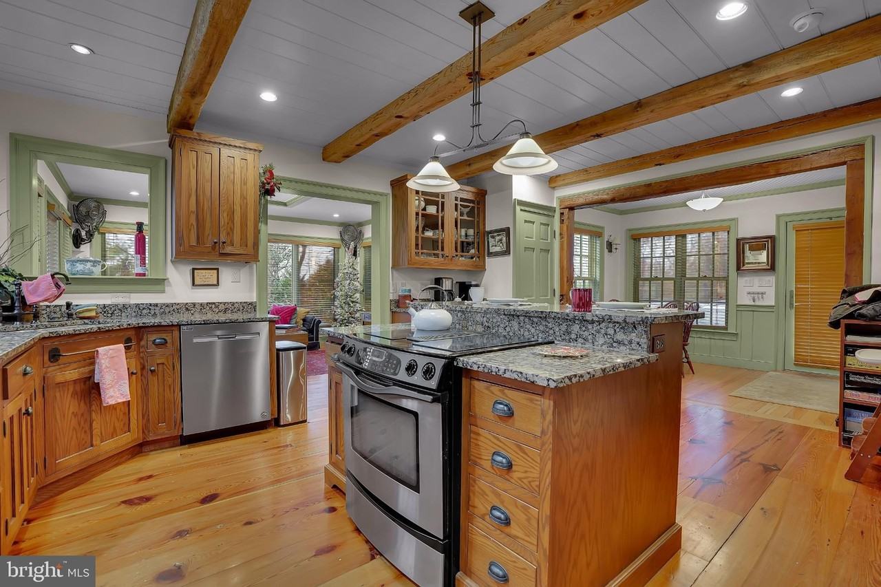 13237 Creagerstown Rd - Photo 5 of 22