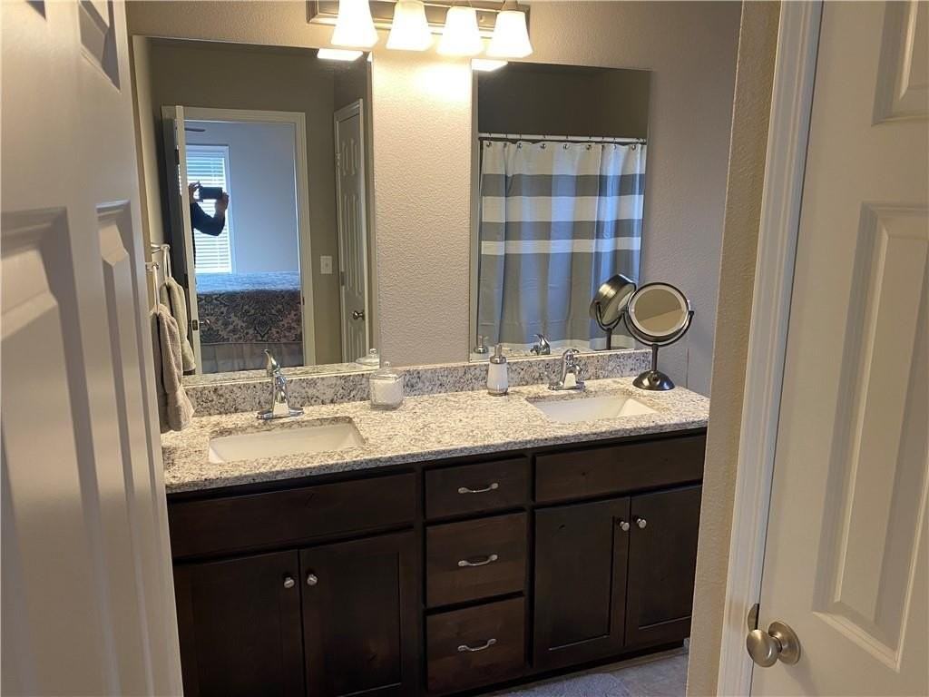 93 Kinloch Dr - Photo 3 of 12