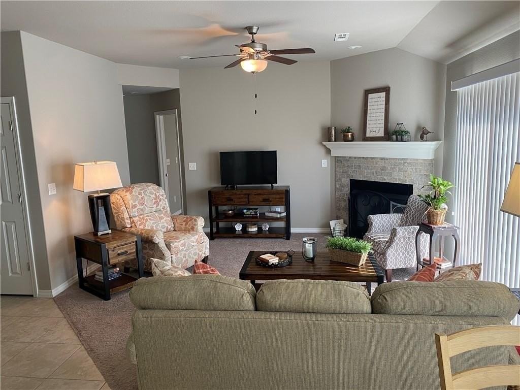 93 Kinloch Dr - Photo 5 of 12