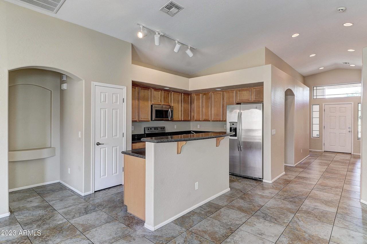 5029 W Nancy Ln - Photo 2 of 27