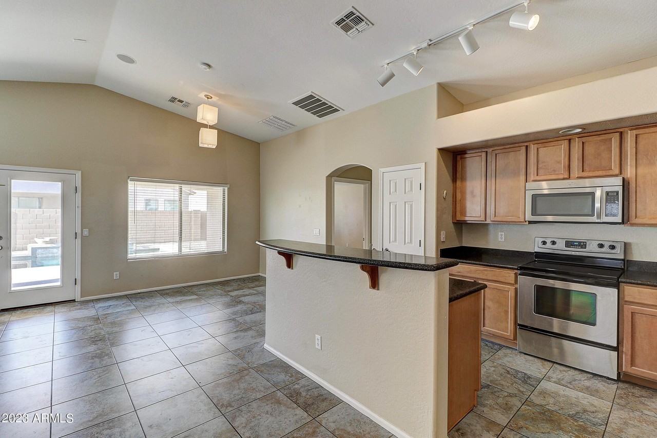 5029 W Nancy Ln - Photo 3 of 27