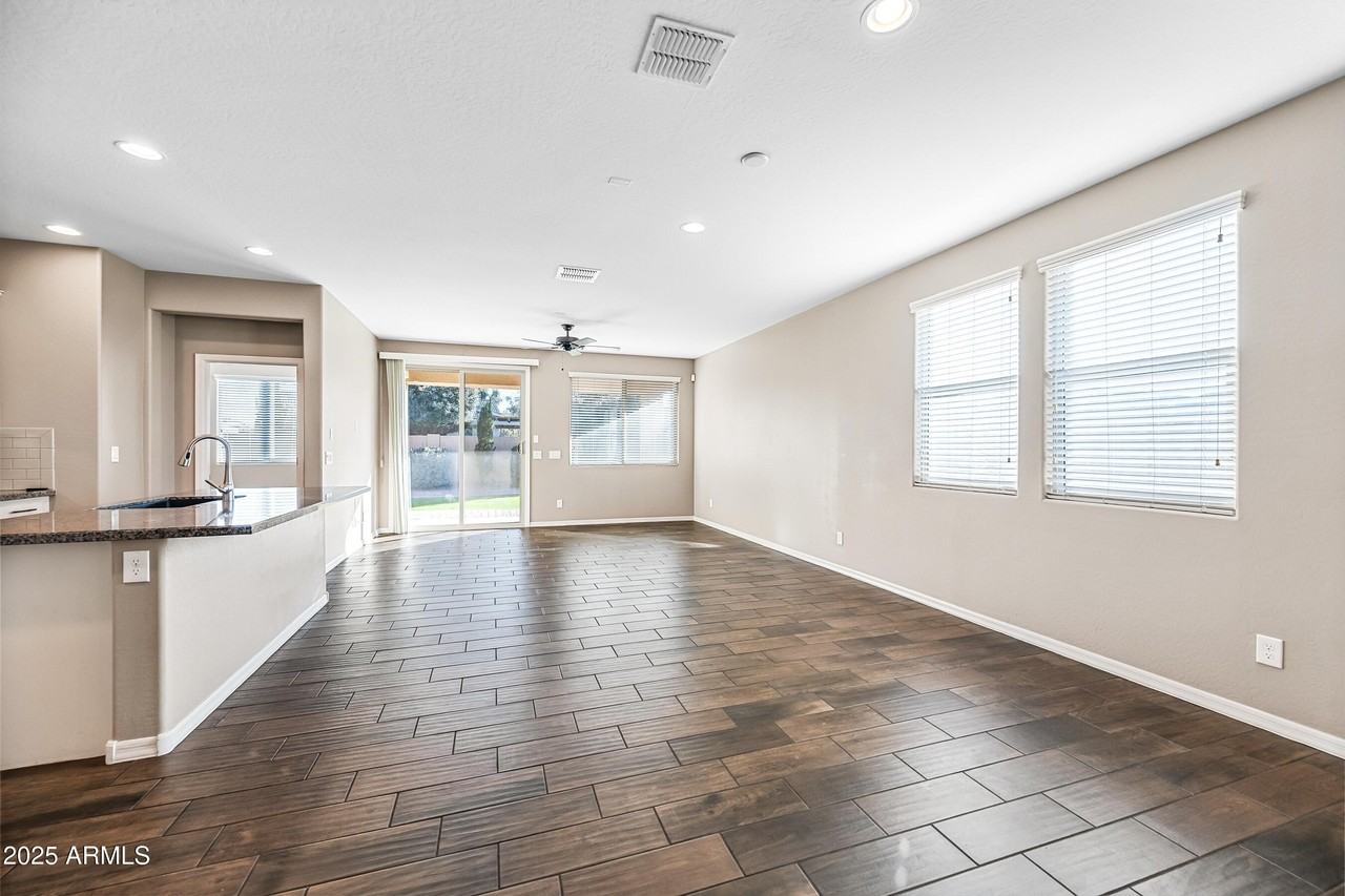 2373 W Farrier Way - Photo 5 of 29