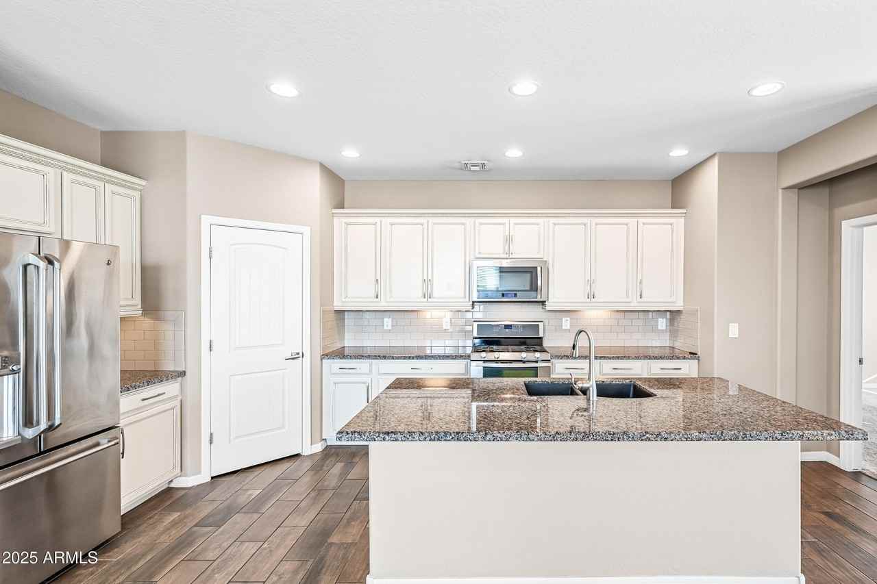 2373 W Farrier Way - Photo 7 of 29